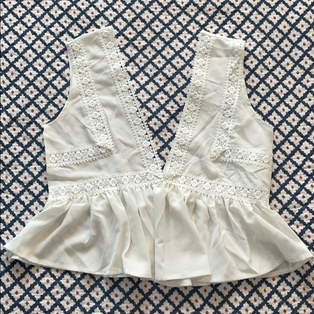 White detail shirt